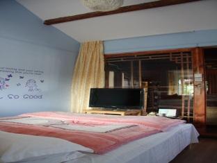 Overseas Inn Lijiang (Yunnan) Exterior photo