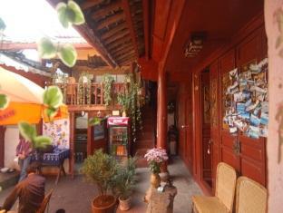 Overseas Inn Lijiang (Yunnan) Exterior photo